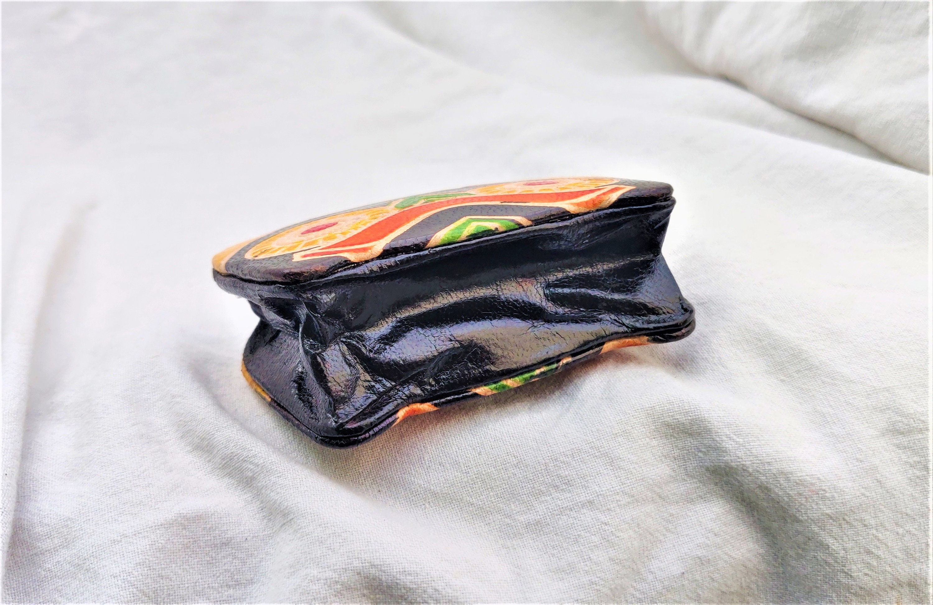 NihaRika Collections Shantiniketan Genuine Leather Women's Mobile Sling  Crossbody Flap bag Mobile Pouch Black - Price in India | Flipkart.com
