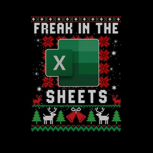 Puede incluir: Un suéter navideño negro y verde con un patrón de copo de nieve rojo y blanco. El suéter presenta el logotipo de Microsoft Excel y el texto "Freak in the Sheets".