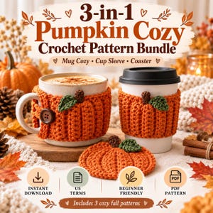 Op de afbeelding: Een 3-in-1 pompoen haakpatroonbundel met een mokwarmer, bekerhoes en onderzetter. De oranje gehaakte items hebben groene blaadjes en bruine steeltjes. De tekst bevat 3-in-1 Pumpkin Cozy Crochet Pattern Bundle, Mug Cozy, Cup Sleeve, Coaster, Instant Download, US Terms, Beginner Friendly, PDF Pattern en Includes 3 cozy fall patterns.