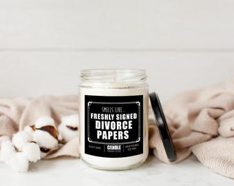 Vela de divorcio divertida, con aroma a papeles de divorcio recién firmados. Velas personalizadas y aromáticas.