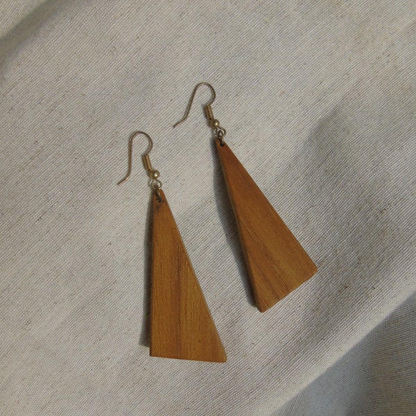 Orecchini in legno triangolari  Pendenti in teak gioielli fatti a mano con monachella aperta