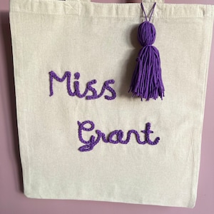 Bolso tote personalizado con letras de ganchillo