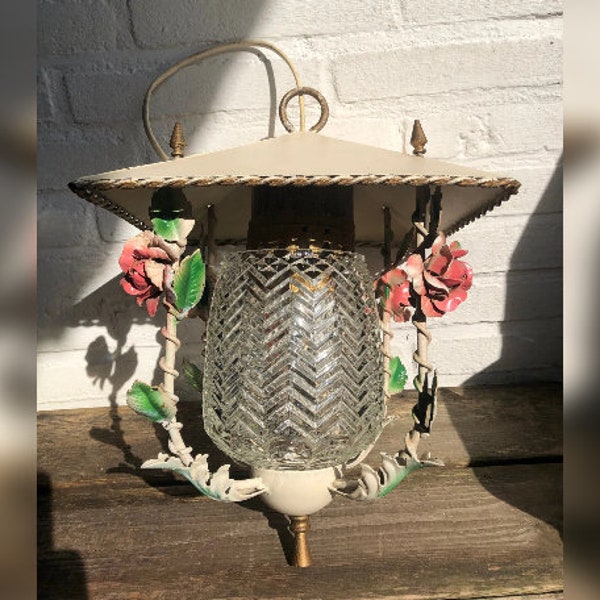 Beautiful nostalgic vintage 1940s 1950s lantern / hanging lamp. (437)