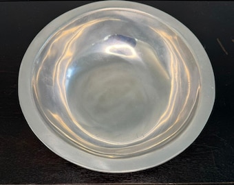 Bol de servir de peltre Pewtarex vintage de 25 cm (10"), York, PA, EE. UU., fundido en arena.