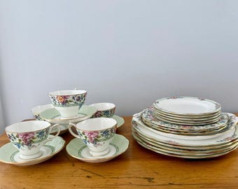 Juego de té de porcelana fina Royal Albert Hartington de Inglaterra, 24 piezas: tazas, platillos y platos.
