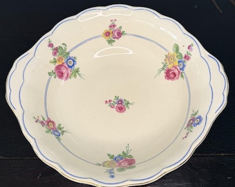 Bol para servir Creampetal de W.H. Grindley, Inglaterra, diseño floral, 1936-1954, borde festoneado dorado.