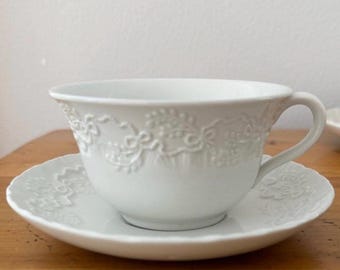 Juego de tazas y platillos Ralph Lauren Wedgwood Claire (8 piezas) de porcelana repujada