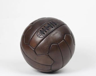 1960 年代のレトロ デザイン サッカー ボール – クラシックな魅力と