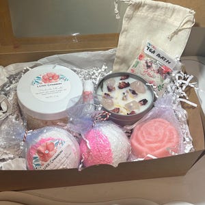 Spa Gift Set for Her | Relaxation Kit with Candle, Bath Bombs, Soap & Lip Balm | Birthday, Holiday, Thank You, Self-Care Gift Box