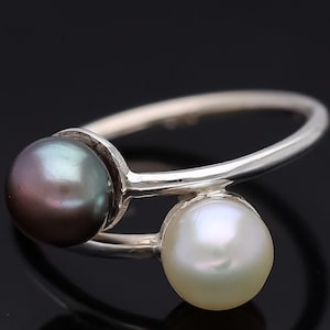 Anillo de perla blanca y negra: hecho a mano en plata de ley 925