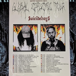 Op de afbeelding: Een poster voor de "Global Epidemic Tour" van $uicideboy$. De poster bevat afbeeldingen van de artiesten, tourdata en locaties. De tekst is in een gotisch lettertype met een vlammenontwerp.