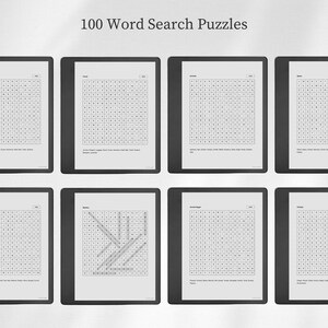 Pu&ograve; includere: Una raccolta di 100 crucipuzzle visualizzati su otto schermi di tablet digitali. Ogni schermo presenta una griglia di lettere con un elenco di parole sottostante, e uno schermo mostra linee diagonali che evidenziano le parole trovate.