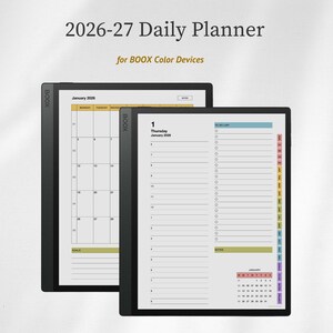 Puede incluir: Dos dispositivos BOOX en color negro que muestran un planificador diario 2026-27. Uno muestra un diseño de calendario para enero de 2026, el otro una lista de tareas y una sección de notas. El texto incluye "2026-27 Daily Planner".