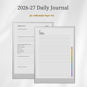 Può includere: Un diario digitale giornaliero per il reMarkable Paper Pro, con un design minimalista. Il diario mostra pagine a righe con schede colorate e una pagina di riflessione di gennaio. Il titolo "2026-27 Daily Journal" è visualizzato in alto.