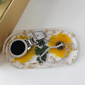 Pressed flower resin tray, Vanity Dish, Jewelry Holder, Trinket Tray, catch all, ring holder, jewelry tray, key holder, ring dish, handmade