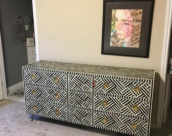 Funktionale Kunst: Handgefertigte Sideboard-Kommode mit 9 Schubladen für Elegante Aufbewahrungslösung - Kostenlose Lieferung