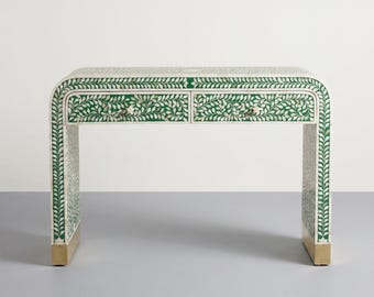Consola con cajones e incrustaciones de hueso, escritorio con diseño de enredadera y almacenamiento, tocador curvo para estudio.