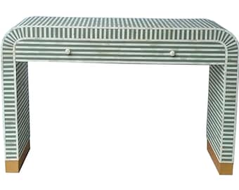 Mesa de console com detalhes em osso e listras verdes | Mesa de entrada curva feita à mão | Penteadeira com 2 gavetas