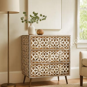Mesa de cabeceira com incrustações de madeira | Mesa lateral com armazenamento artesanal | Mesa lateral com 3 gavetas | Mesa de canto feita à mão | Móveis para quarto