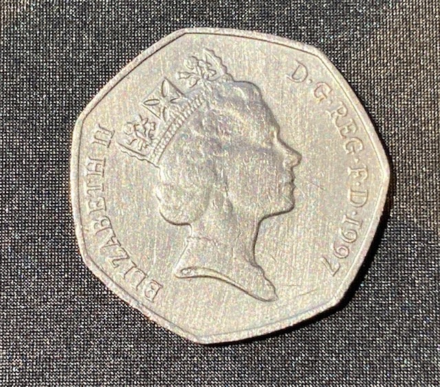 コレクターズアイテム 1997年英国50ペンス硬貨 - 歴史を垣間見る