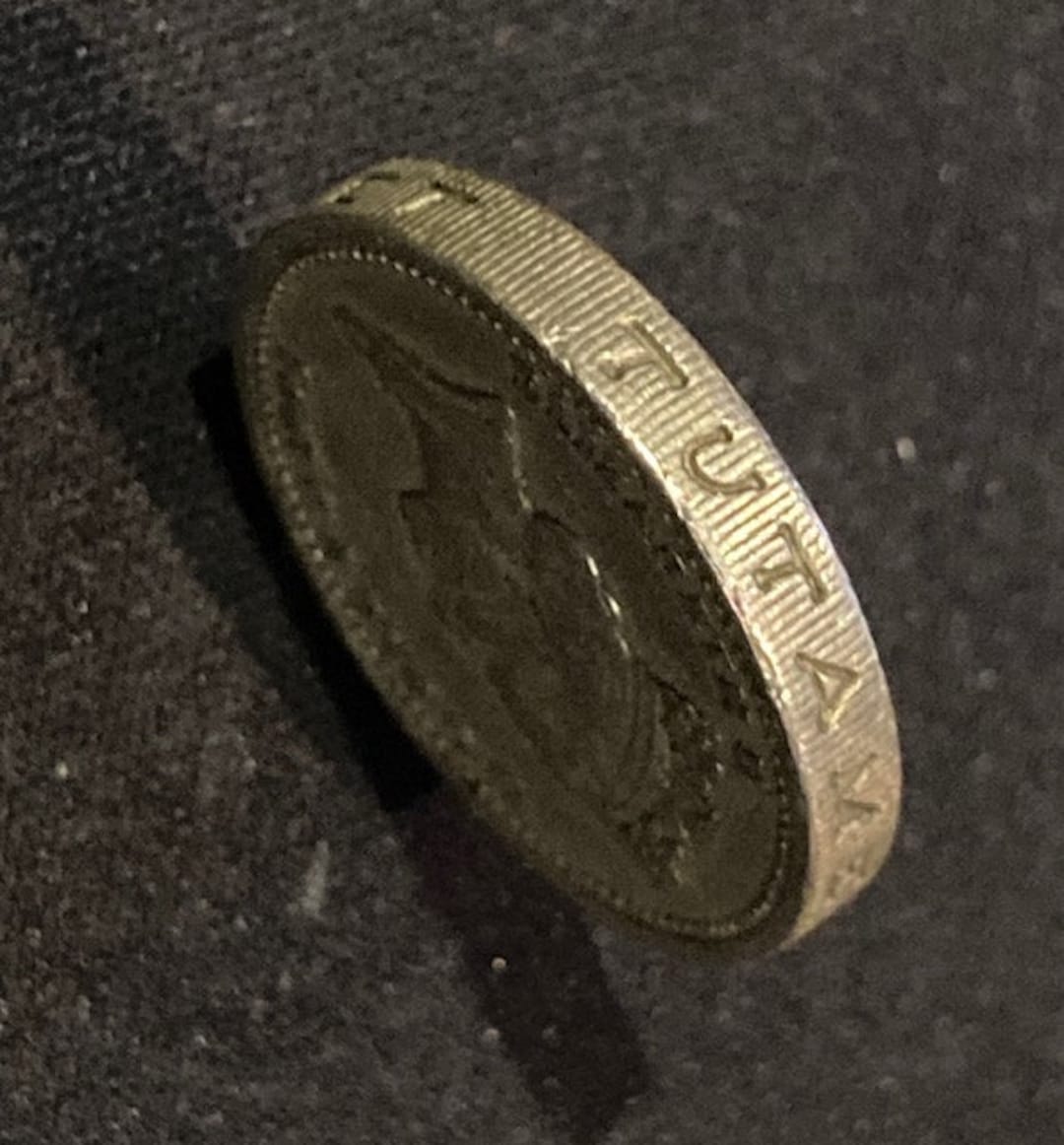 1993 年 1 ポンド硬貨 イギリス - レア エラー コイン - 「Decus