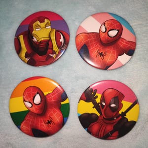 Insignias de superhéroes LGBT+ con la bandera del orgullo - Pines artísticos queer - Gay, trans, bisexual, pansexual