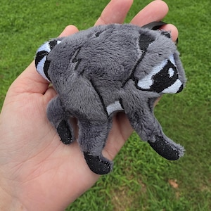 ジモシーのぬいぐるみキーホルダー - 機械刺繍 - 受注生産 - アライグマ - バッグチャーム