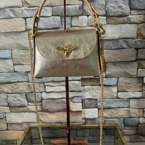 Sac bandoulière pour femme/fille en cuir véritable métallisé doré « Petite Abeille » fabriqué en Italie