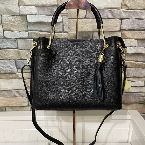 Very elegant black bag for every moment, genuine leather made in Italy.