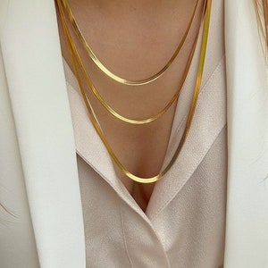 Sleek Kette Heringbone chain Elegante minimalischtische Schlangenkette Edelstahl gold 3mm zeitlos luxeriöse Halskette Bild 1