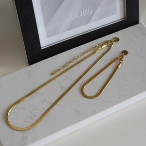 Sleek Kette Heringbone chain Elegante minimalischtische Schlangenkette Edelstahl gold 3mm zeitlos luxeriöse Halskette Bild 8
