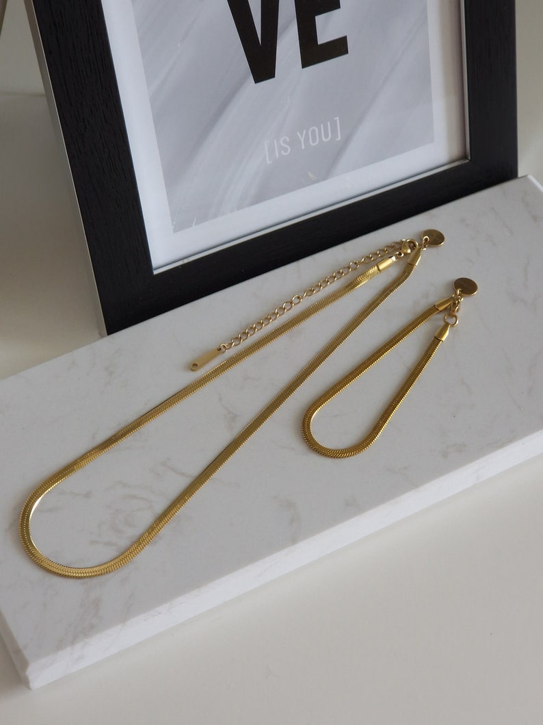 Sleek Kette Heringbone chain Elegante minimalischtische Schlangenkette Edelstahl gold 3mm zeitlos luxeriöse Halskette Bild 8