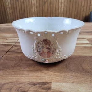 Enesco Precious Moments Vintage 1994 &quot;Pretty Girl&quot; Collectible 4.5 inches Tall by 8&quot; Wide Large Porcelain Decorative Bowl. Free Shipping