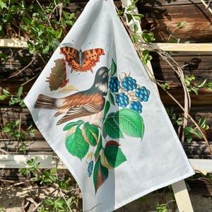 Bird and Berries Botanical Linen Tea Towel – Vintage Cottagecore Kitchen Decor & Bird Lover Gift | Linen Kitchen Towel | Housewarming gift
