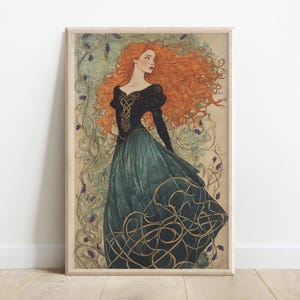 Puede incluir: Una ilustración digital de una mujer con el pelo largo y rojo que fluye, vistiendo un vestido negro y verde con detalles dorados. El fondo es de un verde suave con enredaderas y flores.