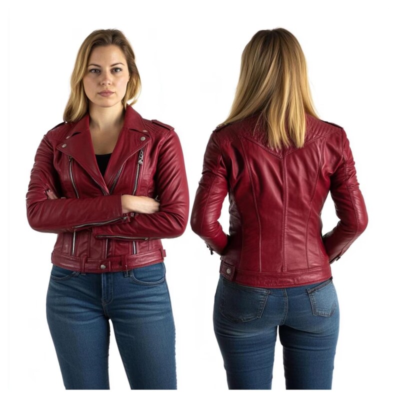 Pode incluir: Casaco de couro bord&ocirc; com um estilo motociclista cl&aacute;ssico. O casaco apresenta gola entalhada, fecho de z&iacute;per assim&eacute;trico e v&aacute;rios bolsos com z&iacute;per. As mangas t&ecirc;m detalhes acolchoados. O casaco &eacute; combinado com jeans azul.