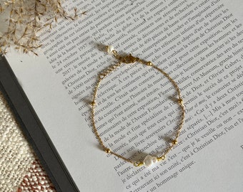 Gold bracelet with a freshwater pearl in stainless steel