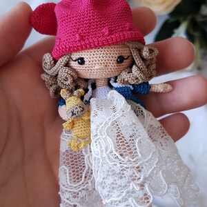 Miniature Crochet Art Doll: Naira Amigurumi with Giraffe , 10 cm and 2 cm