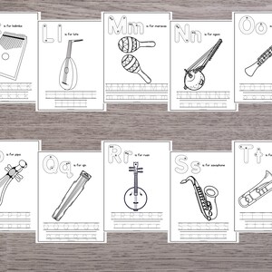 K&ouml;nnte beinhalten: Schwarz-wei&szlig;e druckbare Alphabet-Flashcards mit Musikinstrumenten. Jede Karte hat einen Buchstaben, den Namen des Instruments und eine Linie zum Nachzeichnen des Buchstabens.