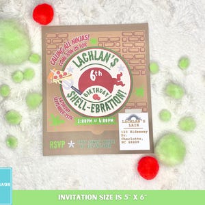 Puede incluir: Una tarjeta de invitación marrón y verde con un gráfico de pizza y el texto "Calling all ninjas! Come join us for Lachlan's 6th Birthday Shell-ebration!" La invitación es para una fiesta el 15 de septiembre de 2:00 PM a 4:00 PM. La invitación también incluye la dirección y la información de RSVP.