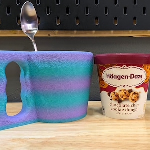 Ice Cream Pint Holder with Built-In Spoon Slot – Cozy Grip for Dessert Lovers