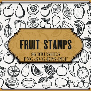 Puede incluir: Una colección de 86 ilustraciones de frutas en blanco y negro, que incluyen manzanas, peras, plátanos, piñas, uvas y cítricos. Las ilustraciones están dispuestas en una cuadrícula sobre un fondo beige. El texto "Fruit Stamps" se muestra en una fuente grande en la parte superior de la imagen, y el texto "86 Brushes PNG-SVG-EPS-PDF" se muestra debajo de las ilustraciones de frutas.