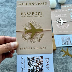 Faire-part passeport de mariage, Faire-part carte d'embarquement poudre, feuille d'or rose rose poudré, Carte de mariage, Mariage à destination, Style passeport