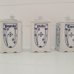 Unterglasur Germany spice dishes, straw cross pattern, symmetry. Vintage