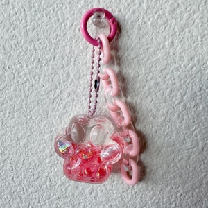 Cat’s paw liquid quicksand keychain