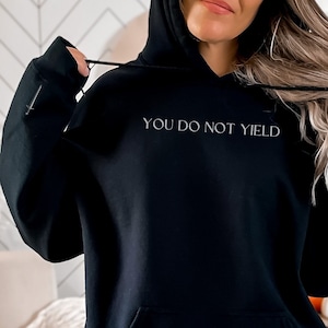Troon van glas dat je niet opbrengt geborduurde Sarah J Maas hoodie, leesgrage gift, een Hof van doornen en rozen, Hof van dromen, boek Merch