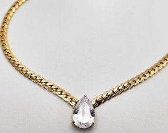 Elegant teardrop zircon necklace. Chunky chain. Gold plated. Statement necklace. Great for special occasions. Black tie jewelry. For women.