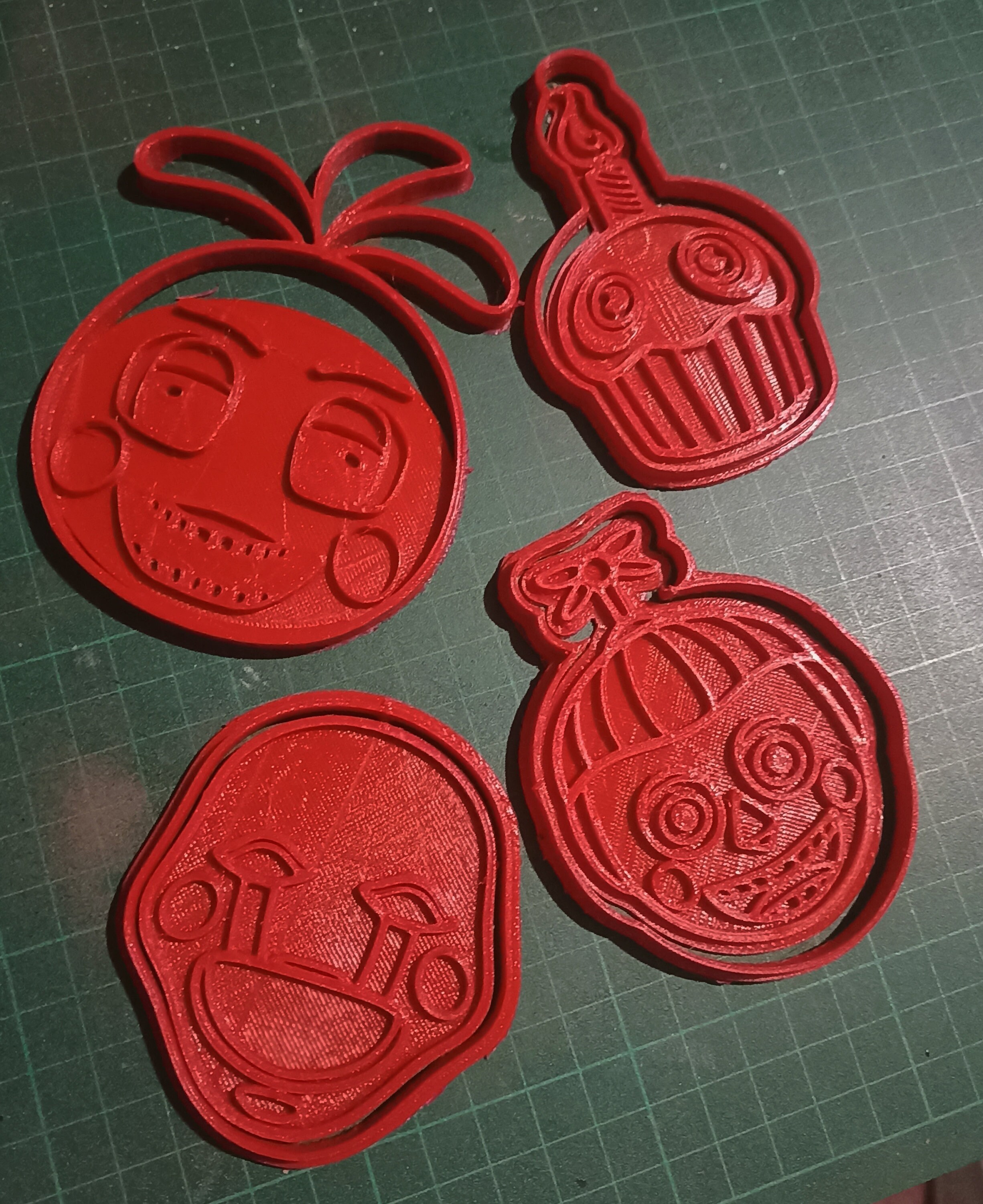 Set Five Nights at Freddy's Fnaf Cookie Cutter Cupcake Balloon Boy Toy