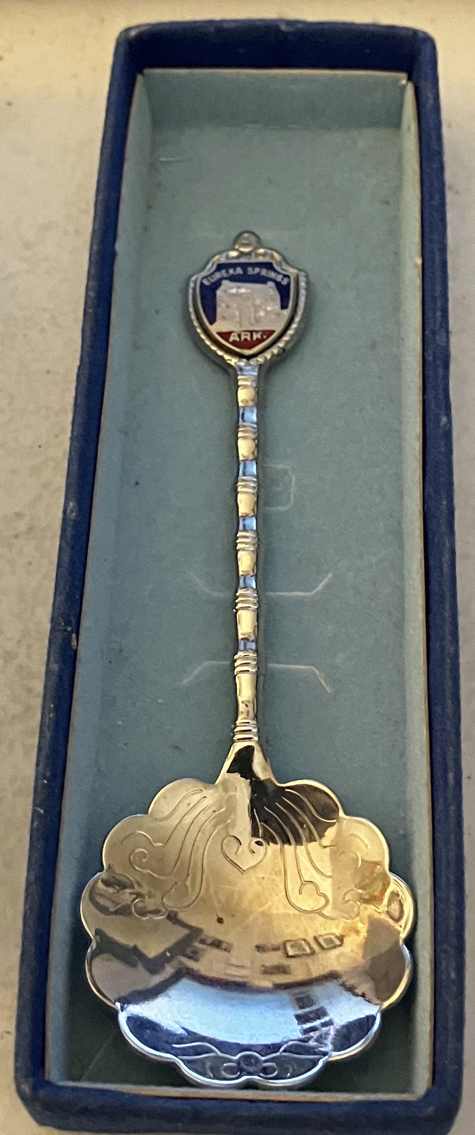 アメリカ合衆国形状スーベニアスプーン壁掛けホルダー（スプーン込み） ヴィンテージ シルバートーン スーベニアスプーン：アーカンソー