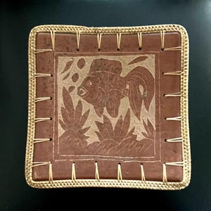 Vintage Terracotta Decorative Plate Hand-Crafted Etched Fish Scene - Wicker Border 9&quot; - Made in Jamaica